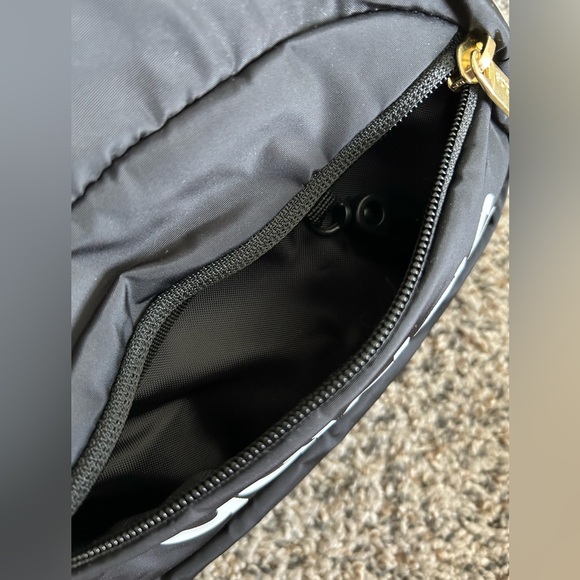 NEW Adidas Core Waist Fanny Pack - Picture 5 of 10